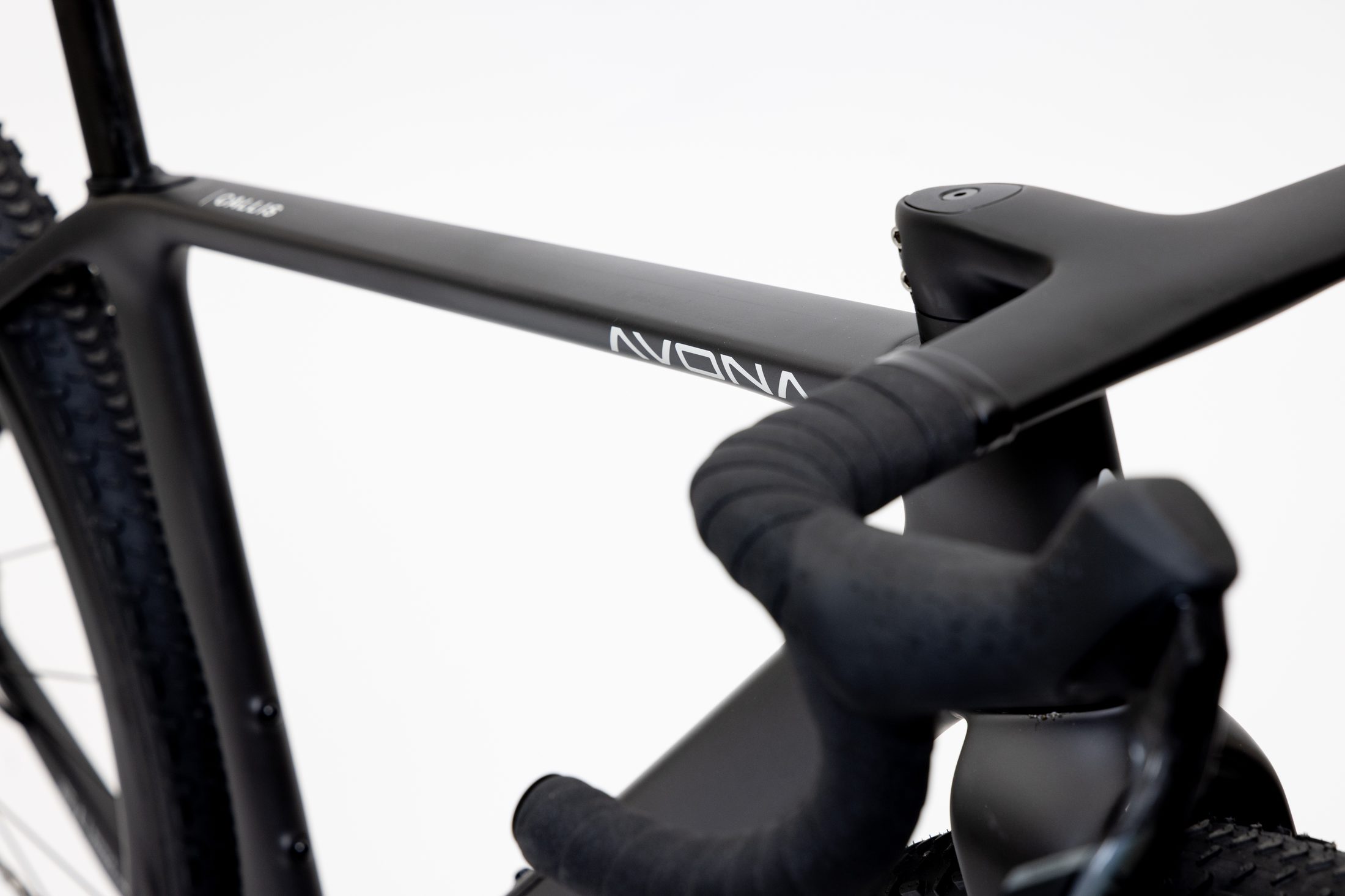 Handlebar and stem with Avona lettering
