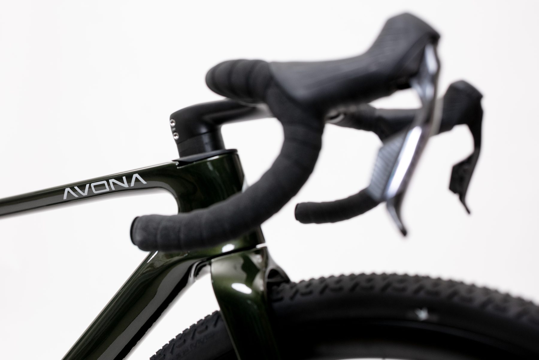 Callis 32 in green with handlebar and Avona lettering