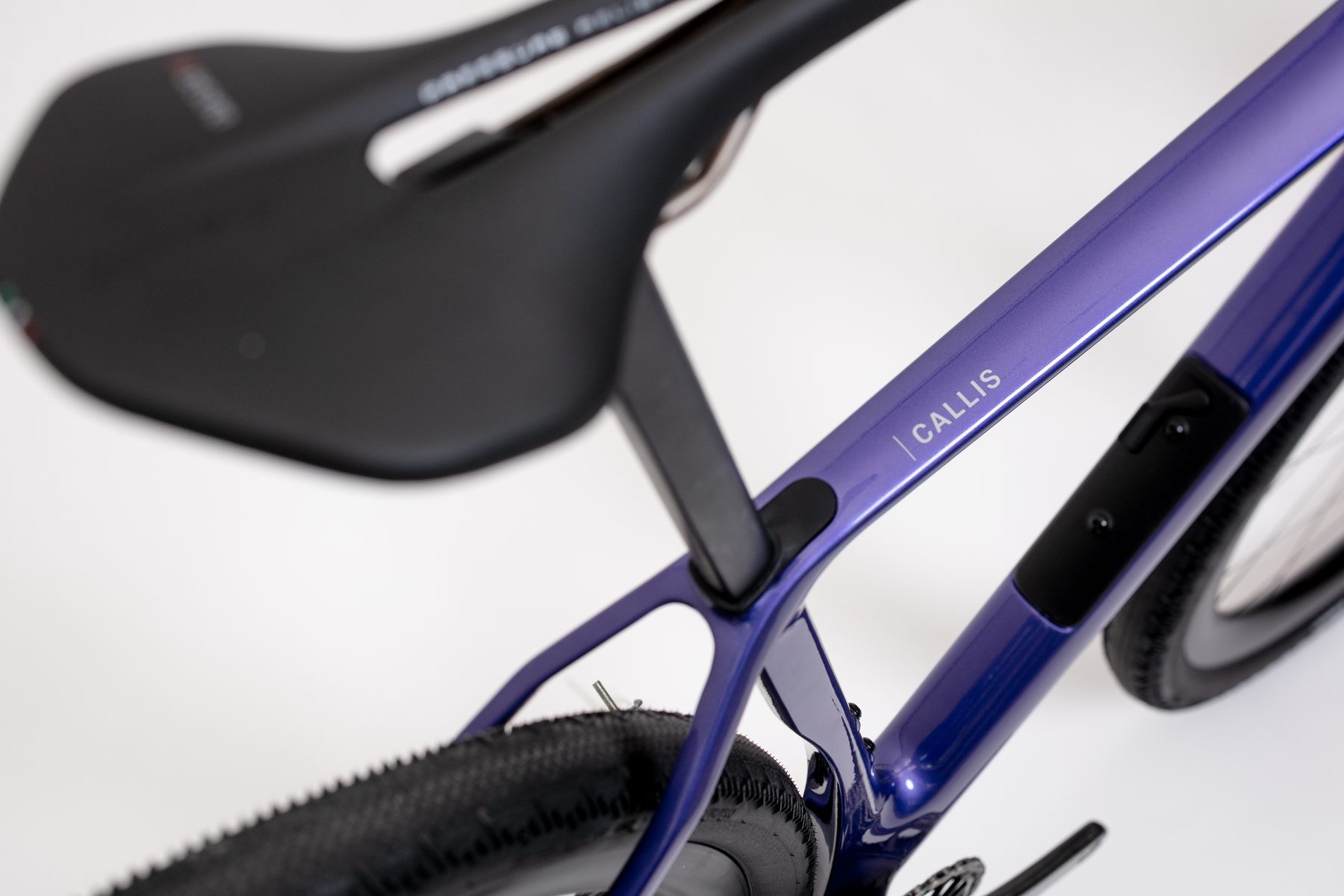 Callis 32 in violet with saddle and Callis lettering