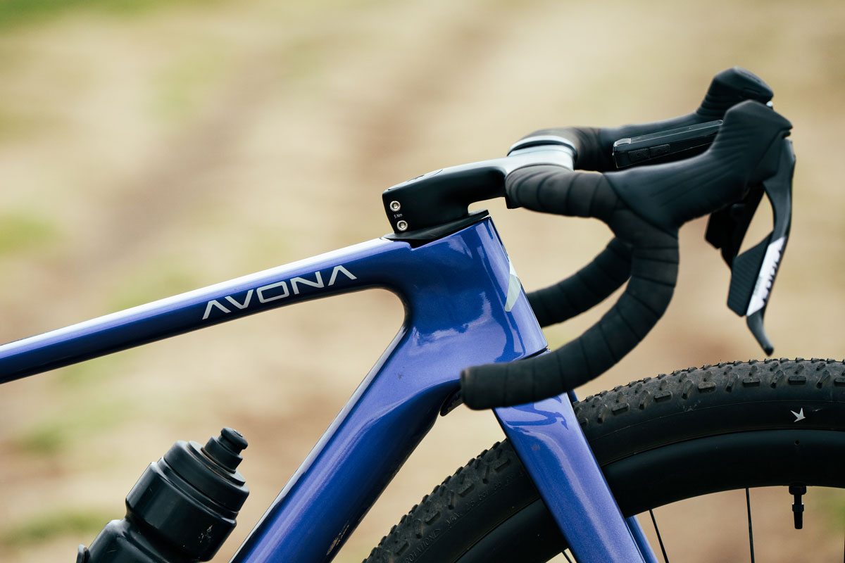 Callis 32 in violet, stem and head tube in detail