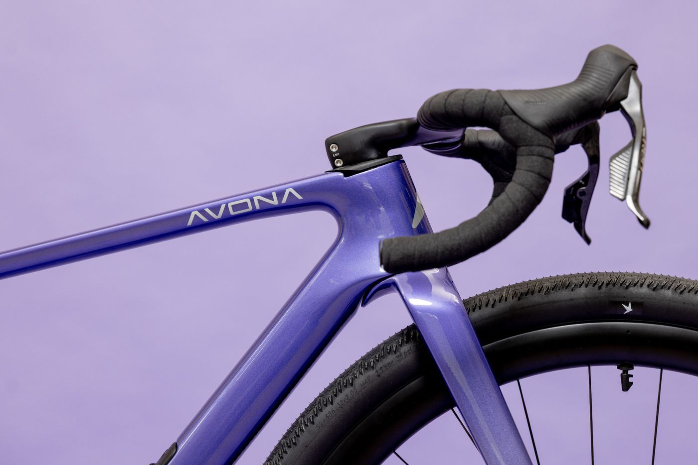 Callis 32 in violet, cockpit and head tube against a purple background