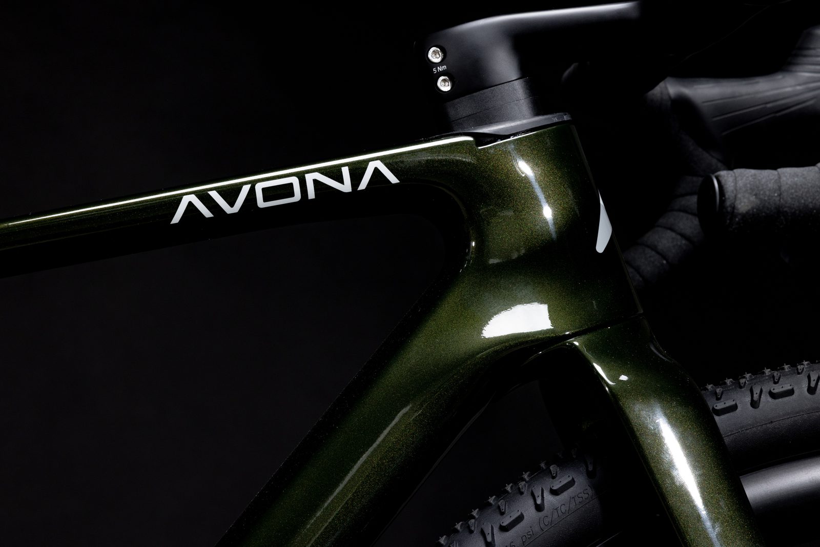 Callis 32 in green, head tube in detail